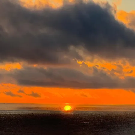 Stunning Seaview - 50m To The ビャラ
